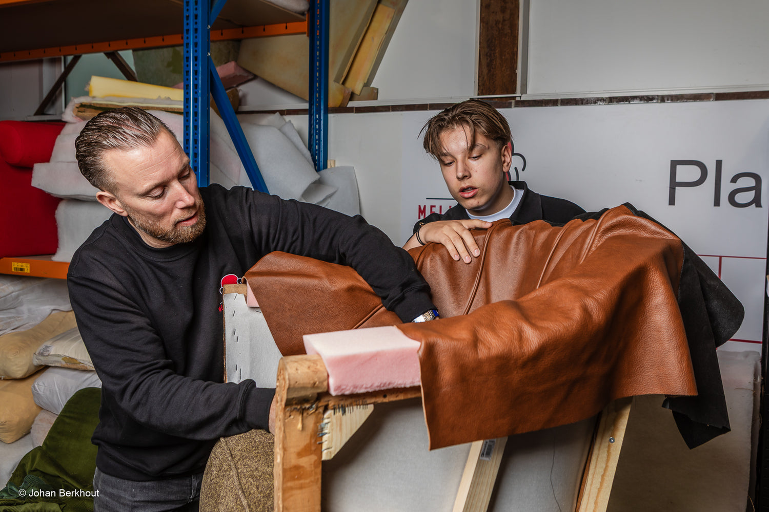stofferen met leer